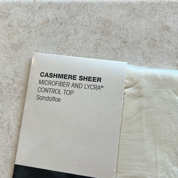 Neiman Marcus sheer control top size B color: VANILLA new in package sandaltoe - Picture 2 of 3